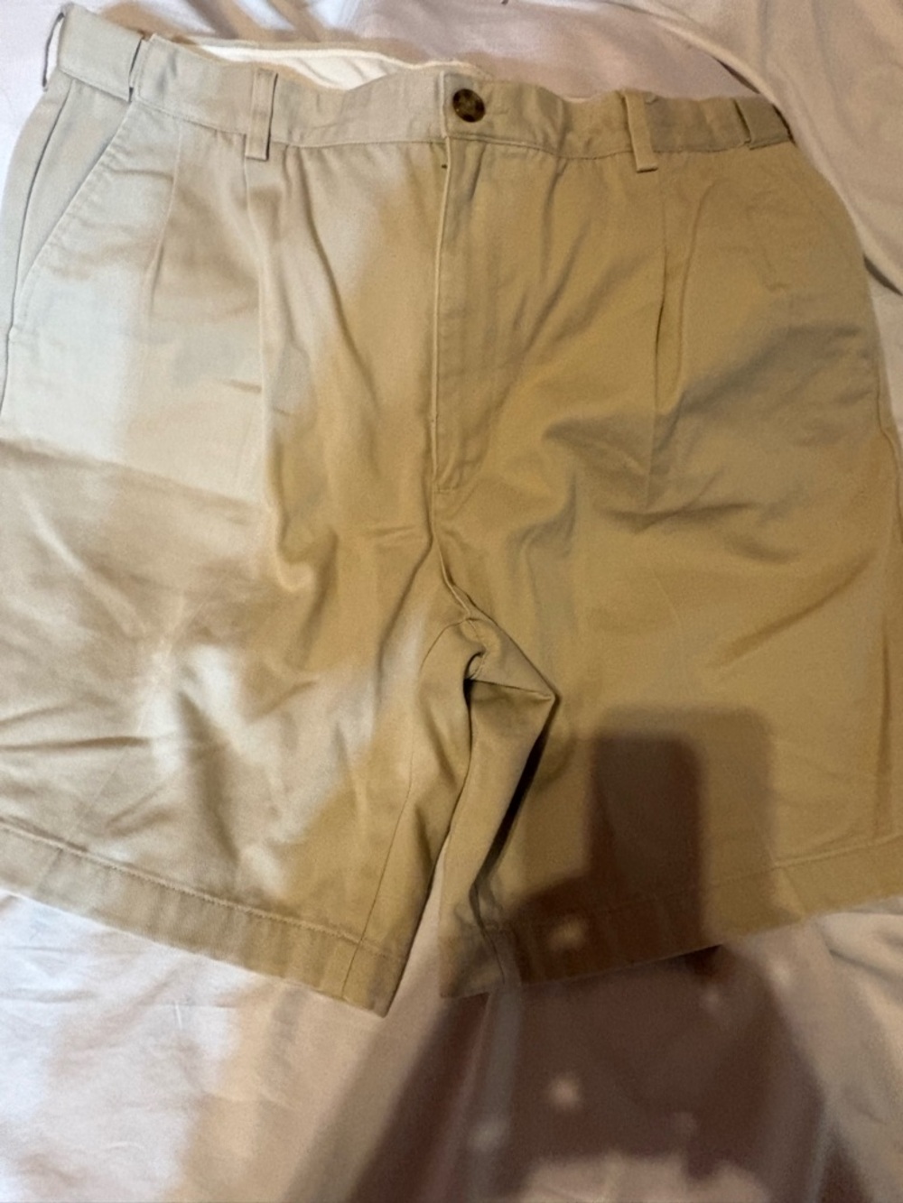 NFS-SOLD-RHONDACOTE1116 
L.L. Bean Men's Tan Flat-Front Shorts